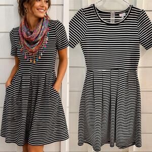 LuLaroe women’s Anemia short sleeve dress classic black white stripe pockets sm